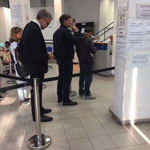 Fisco, neo presidente Agenzia Entrate in fila col numeretto allo sportello a Roma