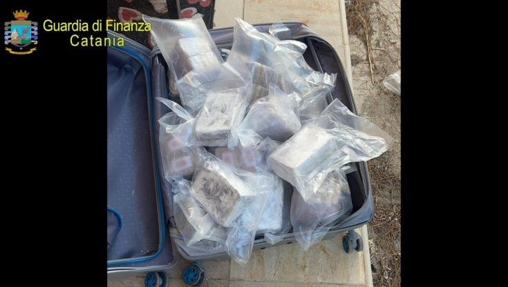 Catania, traffico di droga scoperto dalla guardia di finanza: tre arresti