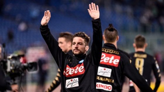 Napoli, José Mourinho segue Dries Mertens. Il Manchester United pronto a fare un'offerta per il belga