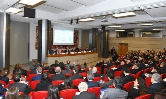 Energia, pioggia di investimenti in Italia: benefici a cascata su Pil, lavoro e ambiente