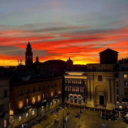 Parma, tramonto rosso fuoco - Foto