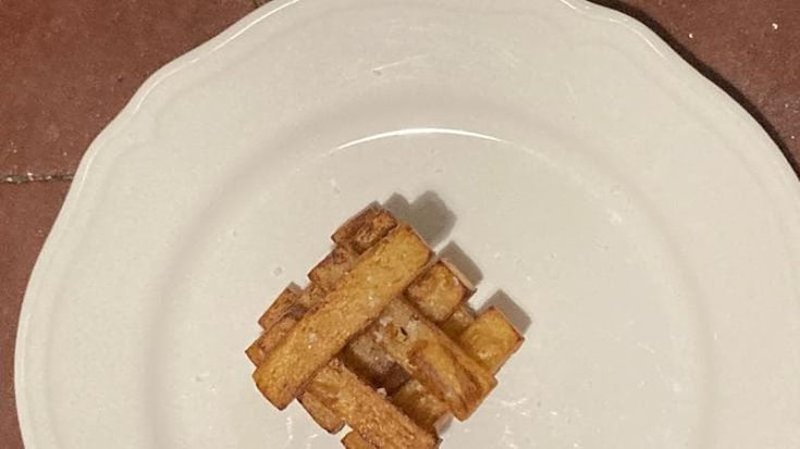 Cibo. Pommes Pont Neuf: una ricetta per ricordare Parigi e le sue grandi mangiate