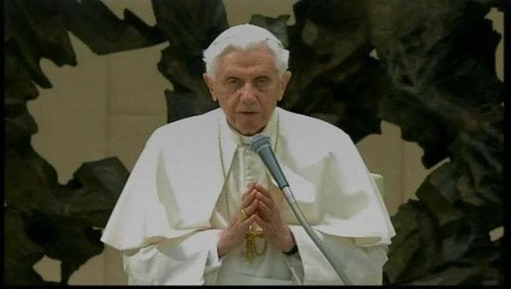 La benedizione del Papa in sala Nervi