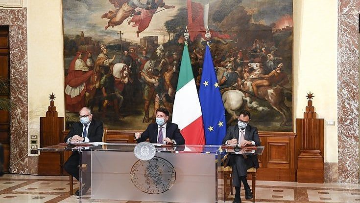 Aiuti alle imprese per 5miliardi. Il premier: “Il decreto non si tocca”