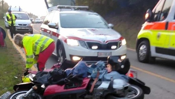 Con lo scooter contro un cinghiale che attraversa la strada: muore un 70enne a Salso 