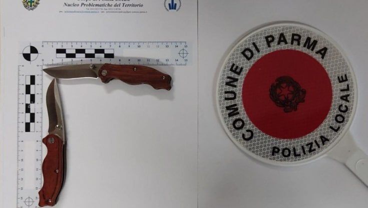 Ghiaia, sequestrati coltelli a due minori. Casa: "Le famiglie controllino i propri figli"