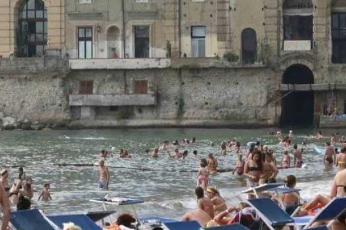 Spiagge Private La Tassa Dellestate E I Lidi Pubblici Sono