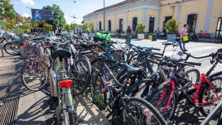 Presta la bici al poliziotto e fa arrestare il ladro di biciclette 