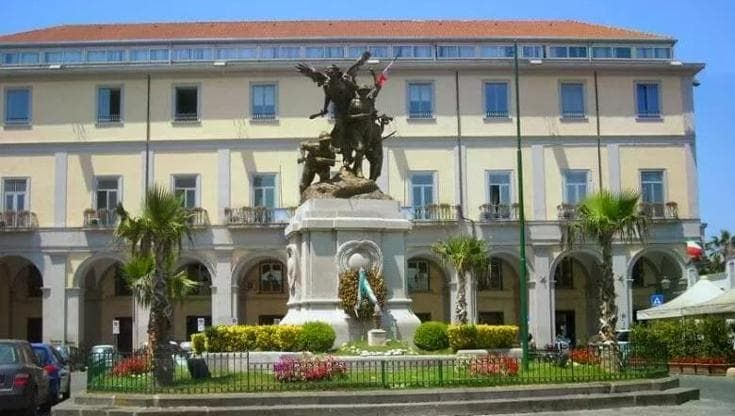 Beni confiscati ad Aversa, l'opposizione attacca: "Ultima in Campania, un fallimento intollerabile"