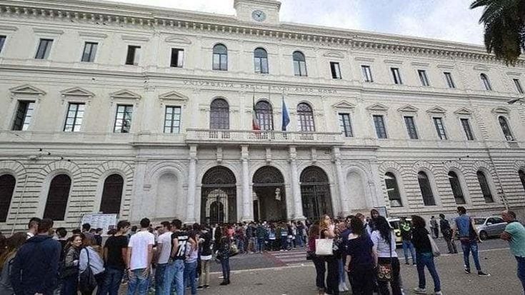 “Nessuna garanzia per la copertura delle borse di studio”: allarme fra 20mila universitari pugliesi