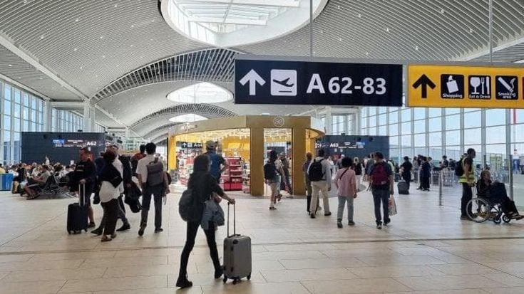 Il paradosso dei voli verso il Sud Italia: a Natale per i fuori sede conviene far scalo all’estero