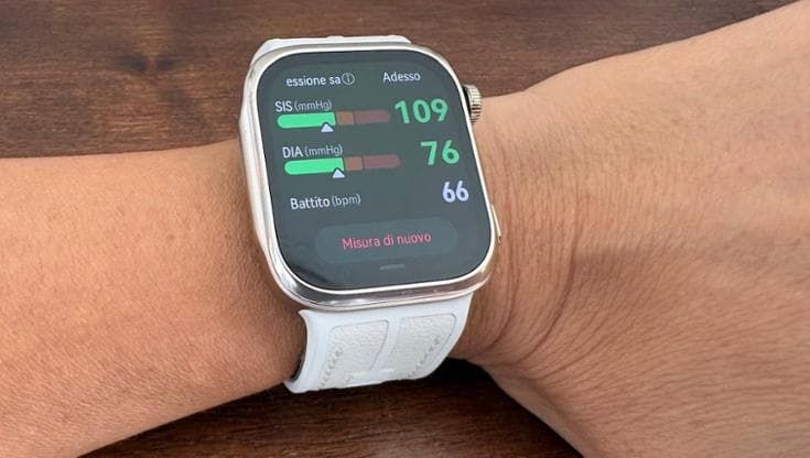Huawei Watch D3, la prova: con l’airbag nel cinturino può misurare la pressione ovunque
