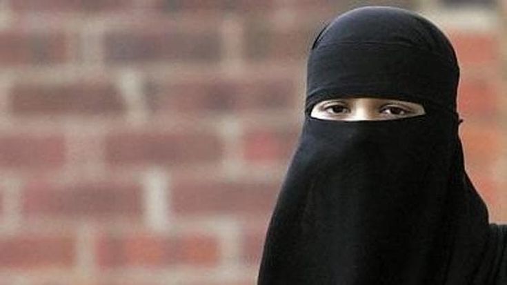 Pordenone, a 10 anni in classe con il niqab. Scoppia il caso, la Lega ora lo vuole portare in Parlamento