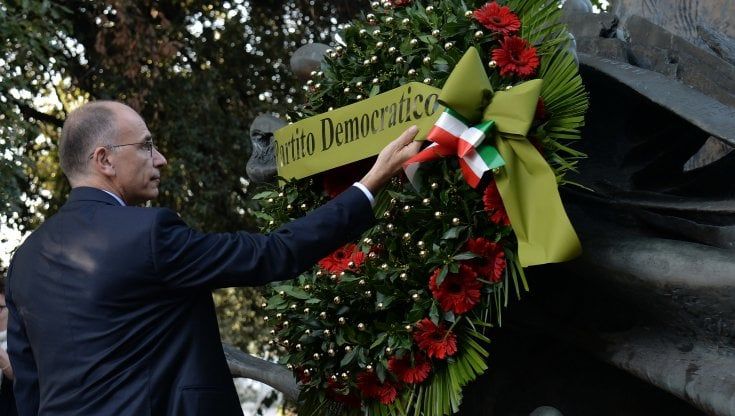 Marcia su Roma, le opposizioni: "Mai abbassare la guardia". E il Pd attacca: "Da Giorgia Meloni nemmeno una parola"