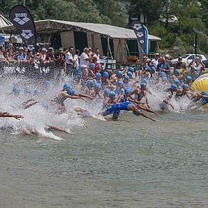 Nuoto, bici e poi via di corsa: il triathlon all'Eur
