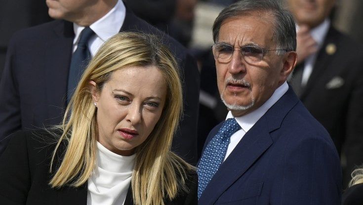 Sondaggi politici, FdI ancora in calo: le polemiche sul 25 aprile non aiutano il partito di Meloni. Sette i punti di distanza con il Pd