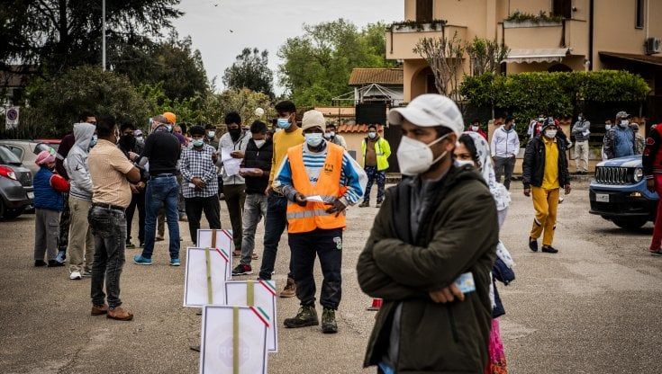 Covid, troppi casi nella comunità indiana: rossa una frazione di Sabaudia. Il centro pronto al 1° maggio. Arrivi, D'Amato: "Non si scarichi tutto sul Lazio"