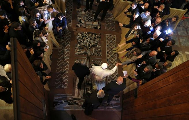 Papa Francesco e Don Ciotti a San Gregorio VII <br />con i familiari delle vittime di mafia