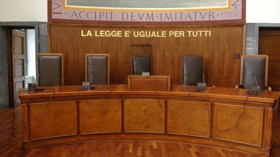 Processo Cesaro: 'rito speciale', avvocati lasciano la difesa