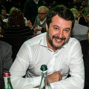 Lo scontro Salvini-Lamorgese, gli sbarchi e i voli charter: i numeri per fare chiarezza 
