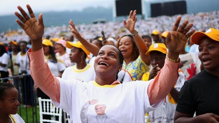 Ultima messa in Africa con 30mila fedeli, oggi papa Leone XIV rientra a Roma