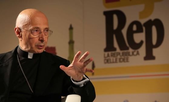 Bagnasco: "Accoglienza, non basta un piatto caldo, serve dignità"