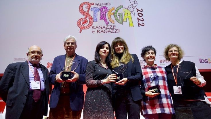 Strega ragazze e ragazzi: vincono Lisa Lundmark, Nadia Terranova, Mara Cerri e Francesco D’Adamo