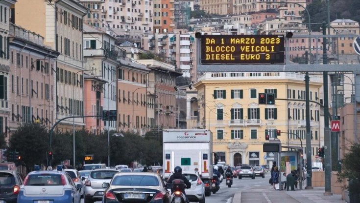 Genova, ordinanza anti smog: escluse dai divieti Sopraelevata e ospedale S.Martino