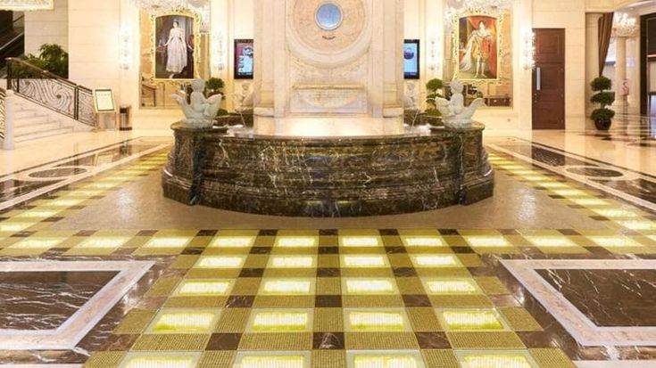 Oro alle stelle, l’hotel di Macao vende i lingotti del pavimento per fare cassa: “Buona occasione”