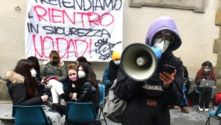 Scuola, in un anno persi 112 miliardi di giorni di istruzione. E in Italia al Nord si frequenta il doppio rispetto al Sud 