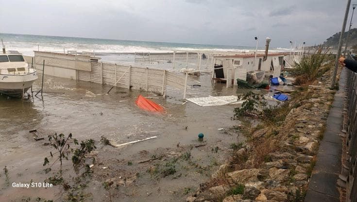 Messina, lido devastato dal ciclone Harry rischia di non riaprire: “Ho ricevuto solo promesse”