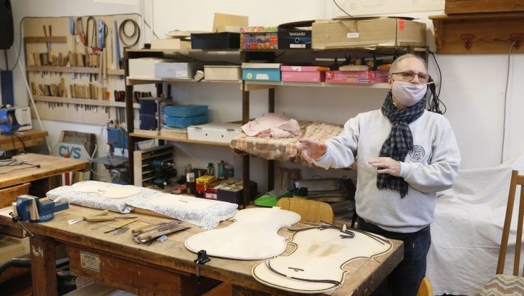 Fabbricare violini in un Pilastro da favola 
