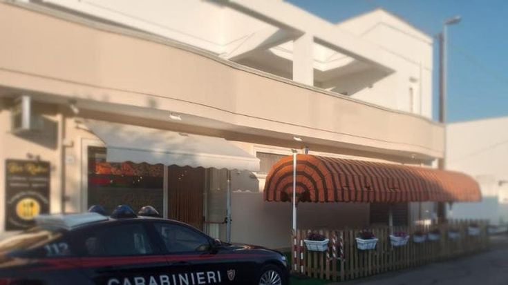 Salento, raid incendiario contro un bar appena inaugurato. Il sindaco: "Guardia sempre alta"