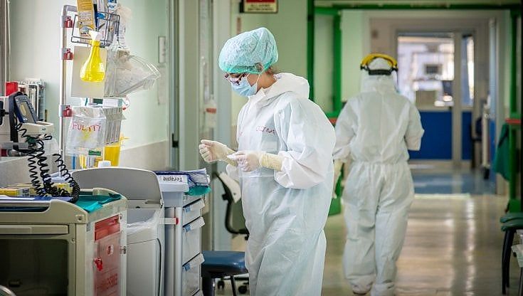 Covid, in Puglia 1.360 nuovi casi, incidenza ancora al 14,2 per cento. Nel Barese in una settimana calo del 24,3%