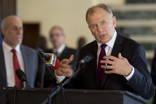 Ebola, il commissario Ue: "Fermare l'epidemia in Africa"