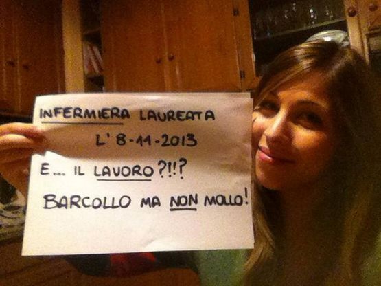 Brescia, i selfie dei giovani infermieri in cerca di lavoro