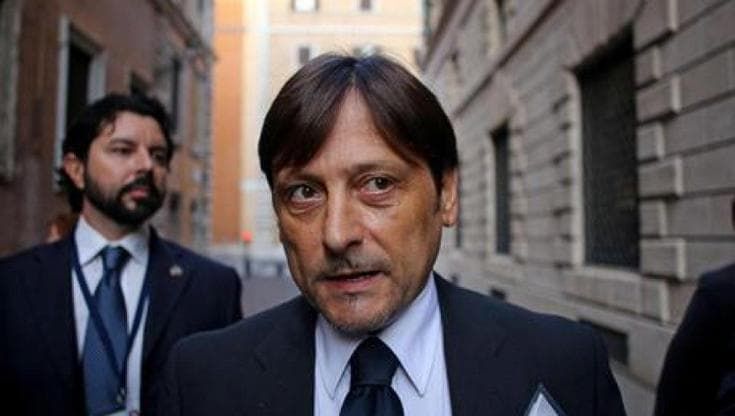 Lecce, l’ex senatore Stefàno minacciato da senza fissa dimora che poi aggredisce agenti: arrestato