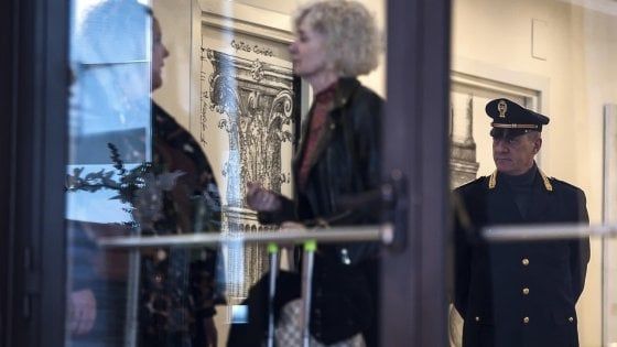 Coronavirus, a Roma nell'hotel dei due casi accertati: "Siamo tranquilli, ma prudenti"