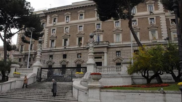 Vertice antiterrorismo al Viminale. Allarme per ferrovie e caserme