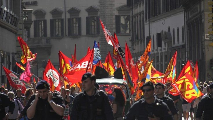  Campi, foglio di via al sindacalista dopo un volantinaggio: “È socialmente pericoloso"