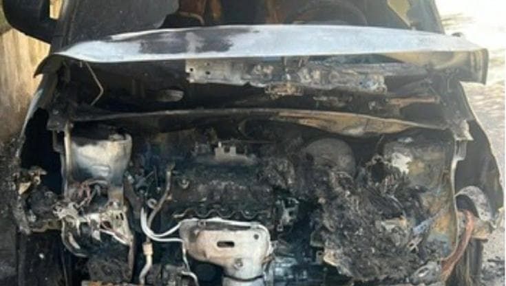 Marano, bruciata auto a gas di un disabile: aveva denunciato l’occupazione abusiva dello stallo