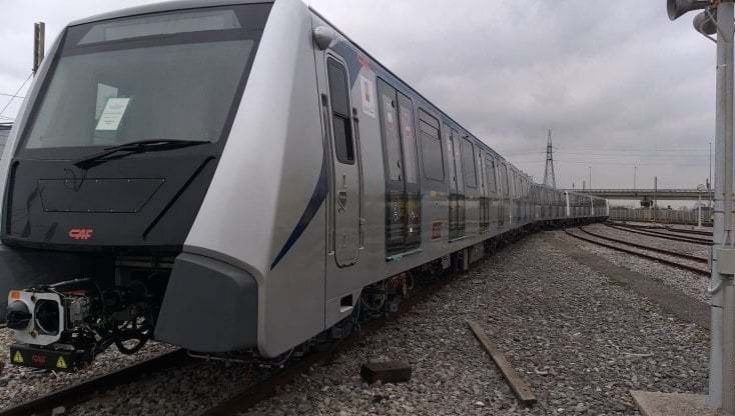 Napoli, Metro linea 1, il nuovo treno senza pace: ancora uno stop