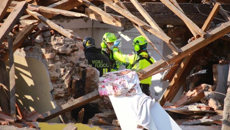 Aron e gli altri, le vite difficili nella "casa degli ultimi" saltata in aria: "Dormivamo sopra una bomba"