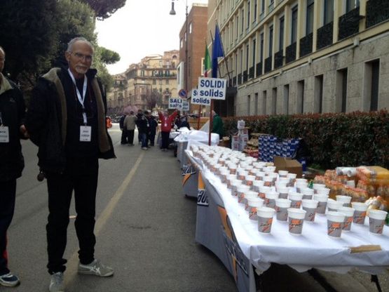 Maratona di Roma, i punti ristoro<br />Bibite e frutta per gli atleti