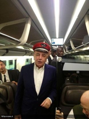 Balotelli fuma sul Frecciarossa<br />e il 'capotreno' Galliani lo multa