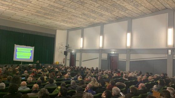 Aeroporto, sala piena a Baganzola. Raffica di prescrizioni della Regione al piano di sviluppo