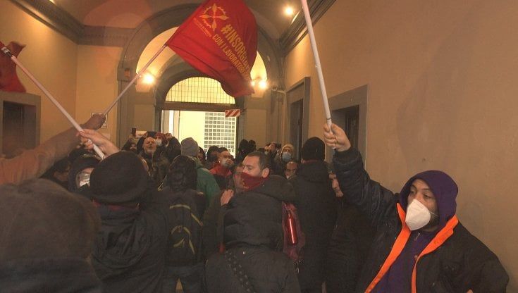  Spiraglio al ministero, Gkn tratta con l’advisor e frena sui licenziamenti a Campi Bisenzio