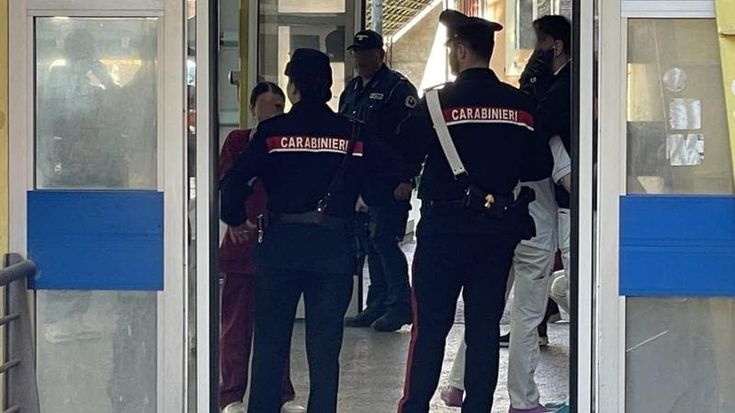 Paura a Torpignattara, uomo ferito in strada: “Camminavo da solo, mi hanno accoltellato”