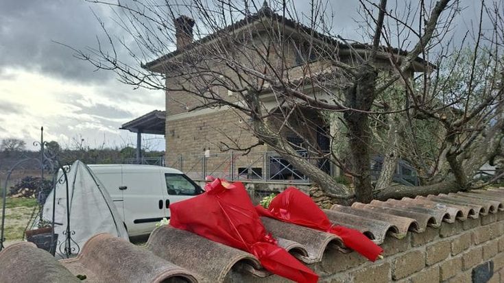 La coppia suicida di Anguillara: “Quanto odio sui genitori del femminicida, non hanno retto il peso”