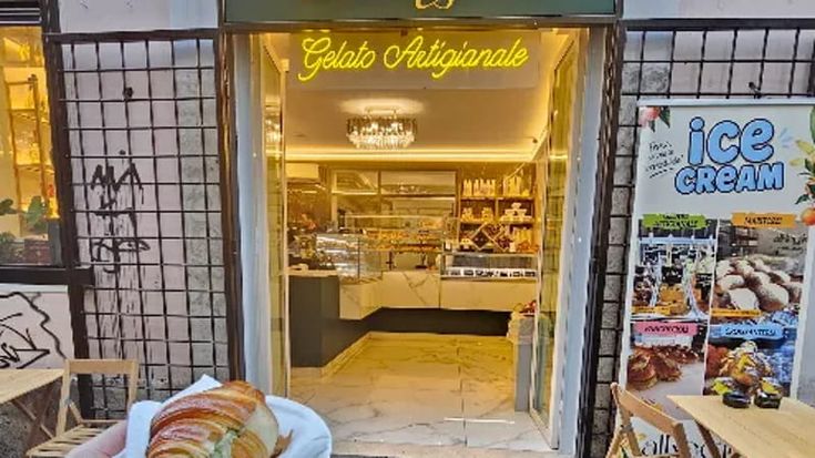 Malamovida a Trastevere, multe per 50mila euro: gelateria trasformata in pub e lavoratori in nero